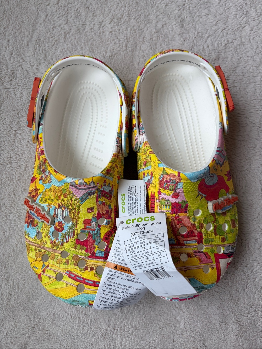 NWT CROCS Disney Magic Kingdom Women’s Classic Clog Park Print Size 8